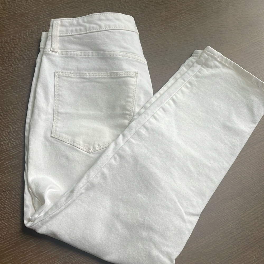 Like new straight cropped white jeans